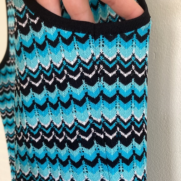 Vintage Exclusively Misook Geometric Pointelle Sleeveless Blouse Size Medium - Picture 7 of 8